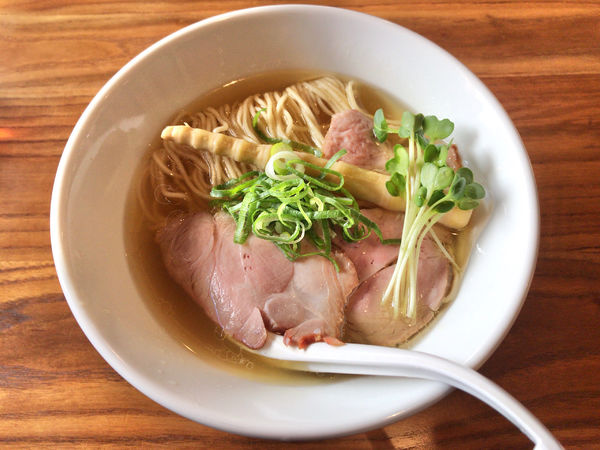 「白醤油ラーメン　（並盛）」@地鶏らーめん とりじの写真