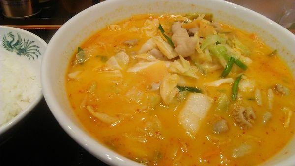 「モツ野菜ラーメン 640円＋半ライス 120円」@日高屋 春日駅前店の写真