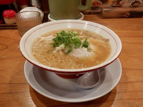 「とんこつ醤油ラーメン」@ぜいたくラーメン 福一 善通寺店の写真