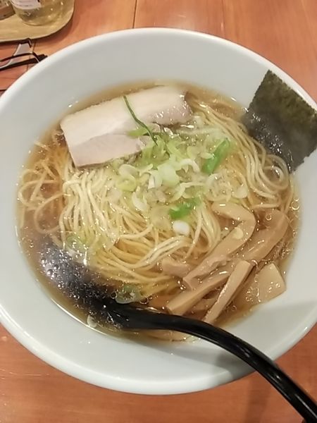「中華そば 醤油（680円）大盛サービス」@吉祥飯店の写真
