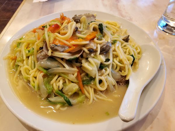 「海鮮焖麺」@華錦飯店の写真