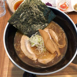 軍鶏出汁しょうゆらーめん