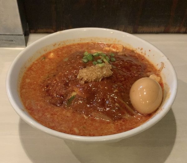 「味玉どて辛麺 中盛 辛さ普通」@どてちんⅢの写真