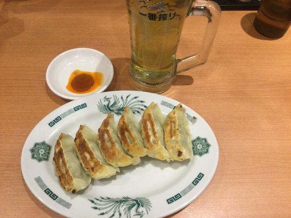 「餃子+緑茶ハイ(¥230+290)」@日高屋 荻窪北口店の写真