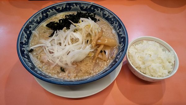 「醤油とんこつチャーシュー840円+小ライス100円」@大公 金沢文庫店の写真