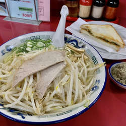 しおらーめん＋とろろ昆布、みそバターチャーシュートースト