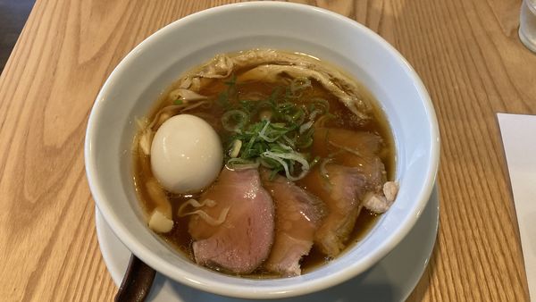 「醤油ラーメン全部のせ」@ラーメン 志のわの写真