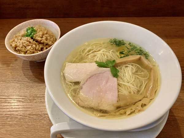 「らぁ麺 塩…800円・炊き込みご飯…ランチ時100円」@らぁ麺 あおばの写真