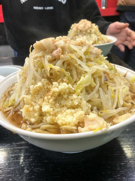 「大ラーメン（全マシ）890ほぐし豚50生卵50」@ラーメン二郎 茨城守谷店の写真