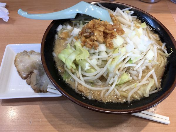 「豚そば(野菜増し880¥)」@横濱家系ラーメン たくみ家 水戸南店の写真