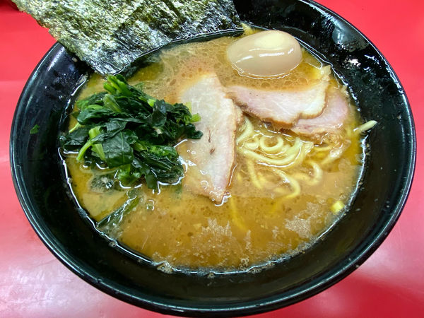 「ラーメン並¥730、卵¥90」@ラーメン杉田家の写真