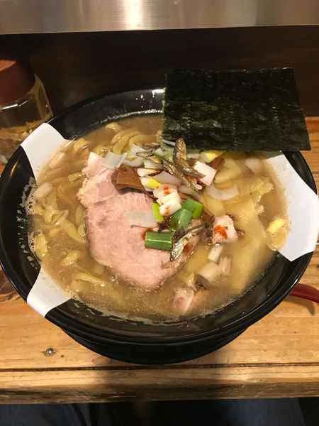「ラーメン・中盛 980円」@すごい煮干ラーメン凪 新宿ゴールデン街店 本館の写真