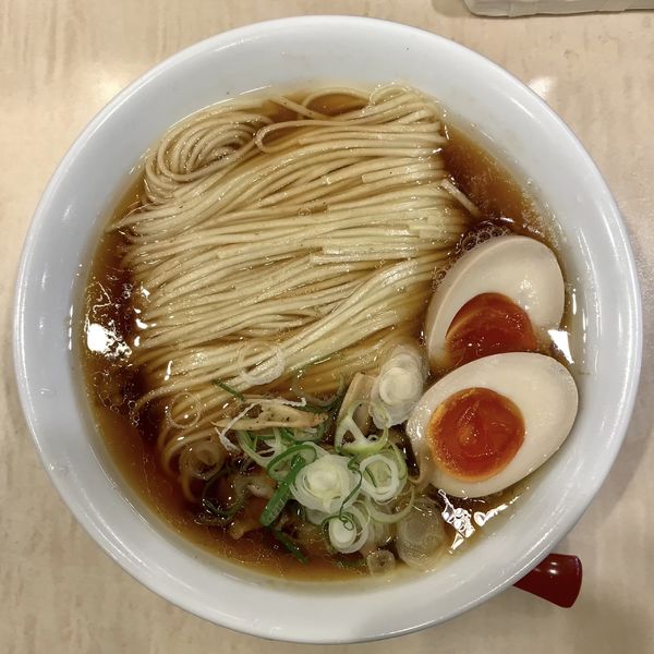 「サッポロラガービール赤星→ 稲庭中華そば醤油 大盛 ＋ 味玉」@食堂 七彩の写真