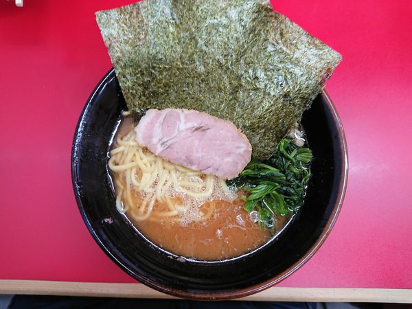 「ラーメン￥650(すべて普通)＋ライスサービス」@横浜ラーメン 武蔵家 北千住西口店の写真
