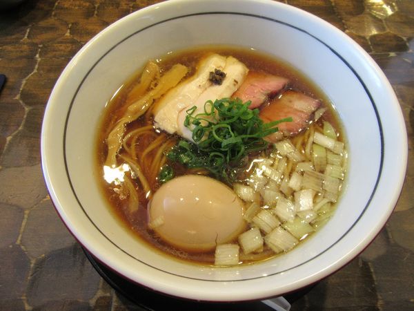 「特級醤油そば（１０８０円）」@特級鶏蕎麦 龍介の写真
