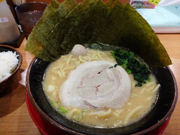 「ラーメン（730円）＋海苔（50円？）＋ライス（0円）」@横浜家系ラーメン 大森家の写真