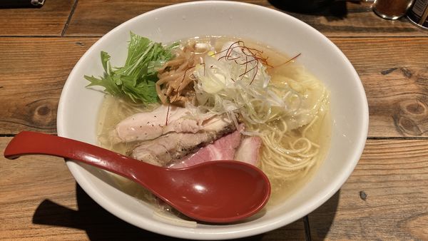 「香彩鶏だし特製塩ラーメン」@麺屋 翔 西新宿本店の写真