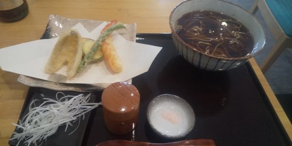 「天ぷらそば」@手打ち蕎麦 眞壁の写真