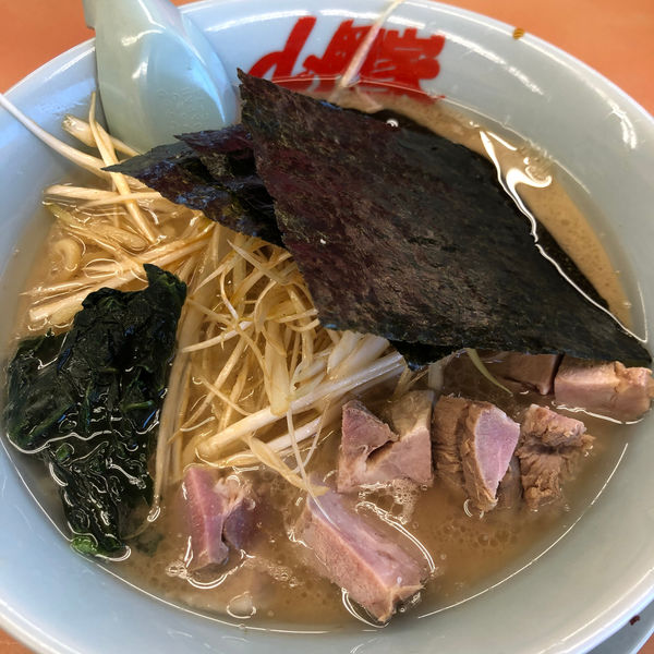 「醬油ネギラーメン　770円　コロチャー」@ラーメン山岡家 太田店の写真
