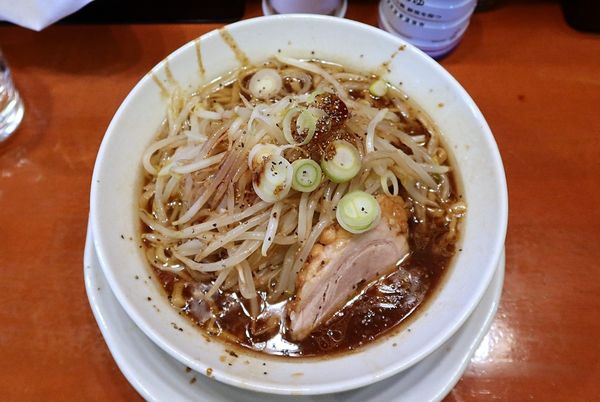 「【本日限定】ブラック醤油背油ヤサイモヤシラーメン￥８５０」@麺屋CHIKUWAの写真