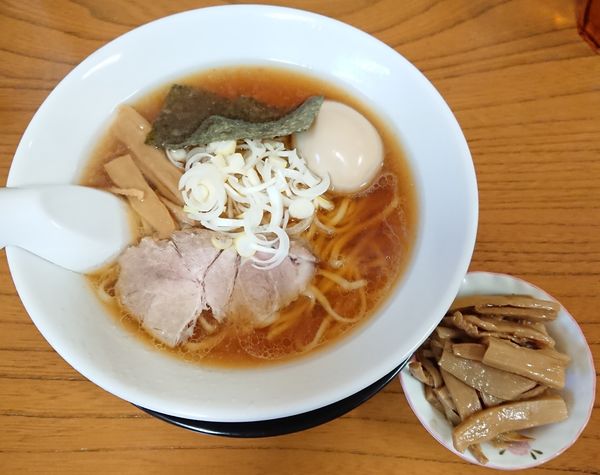 「中華そば(昔ながら・平打ち麺)＋メンマ＋味玉」@寺カフェ 中華そば水加美の写真