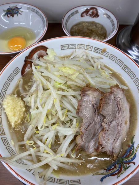 「小ラーメン＋生卵＋豚かすあぶら」@豚山 平塚店の写真