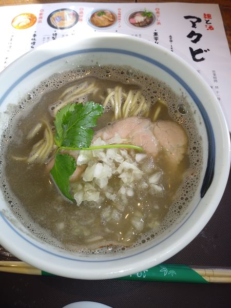 「煮干し中華そば（濃醇）」@麺と酒 アクビの写真