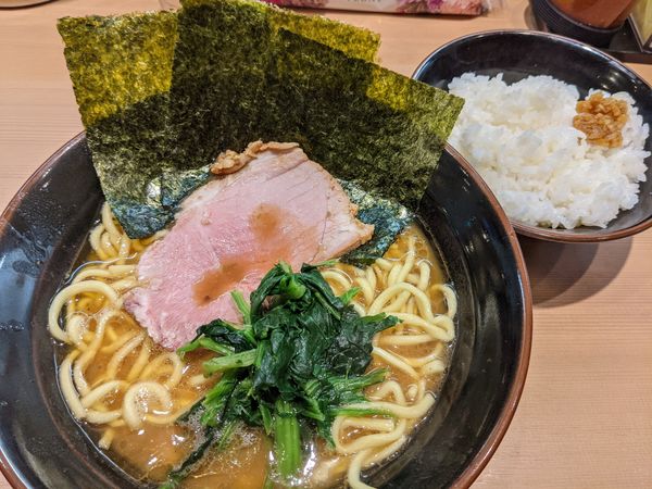 「ラーメン並＋ライス」@輝道家直系 皇綱家の写真