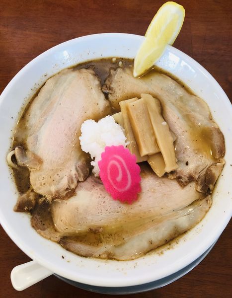 「秋刀魚煮干しそば(トッピング　チャーシュー)1050円」@秋刀魚煮干し蕎麦 高倉の写真