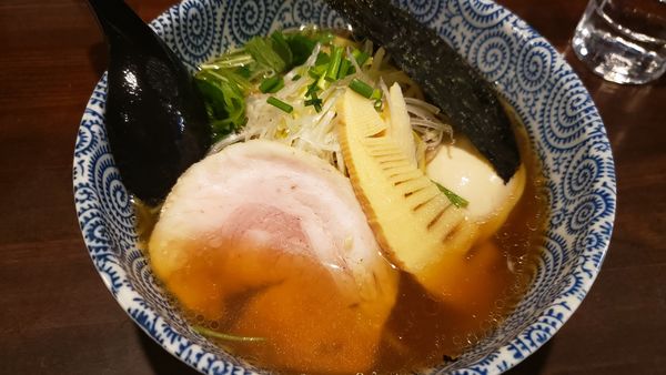 「淡麗そば＋味玉」@麺匠 伊助の写真