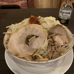 ラーメン900円(クーポン半額) コロナビール