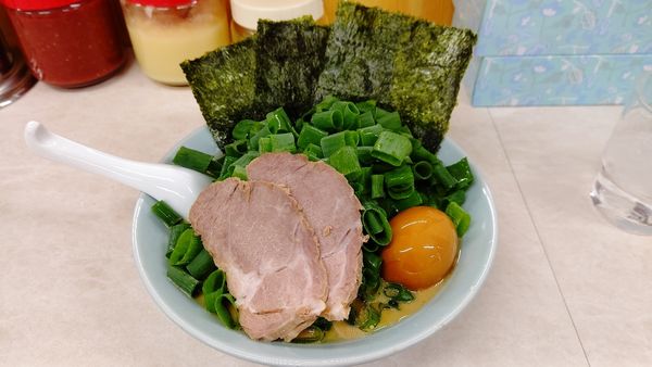 「青ねぎラーメン+味玉 850円」@ラーメン寺田家 戸塚店の写真