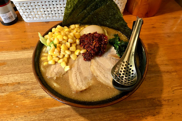 「【冬季限定】SP味噌海老辛のせ＋コーントッピング」@ラーメン 大山家の写真