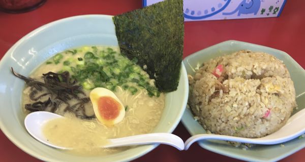 「Aセット(豚骨ラーメン､チャーハン)(880¥)」@九州ラーメン 元吉田の写真