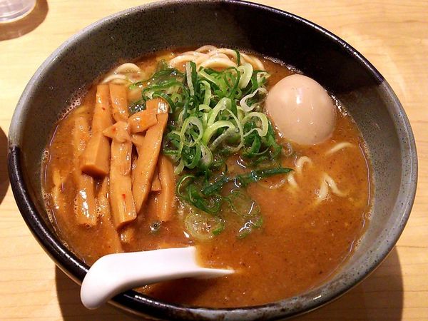 「九条ネギらぁめん+自家製メンマ+煮タマゴ」@製麺食堂 あぶみの写真