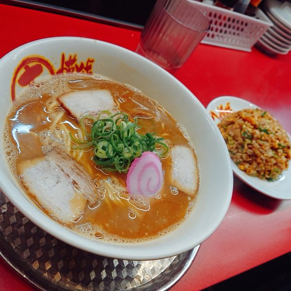 「ラーメン チャーハン」@丸高中華そば 神戸二宮店の写真
