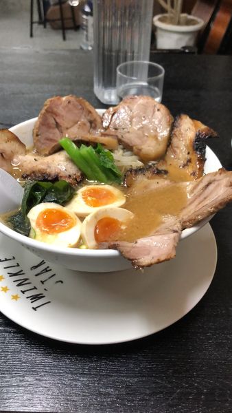 「チャーシュー麺肉てんこ」@暮六つらーめん倶楽部2の写真