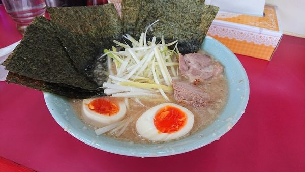 「特製ラーメン ・海苔増し・太麺」@ラーメンショップ 牛久結束店の写真
