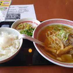 朝定食C (しじみエキス入り醤油ラーメン) 600円
