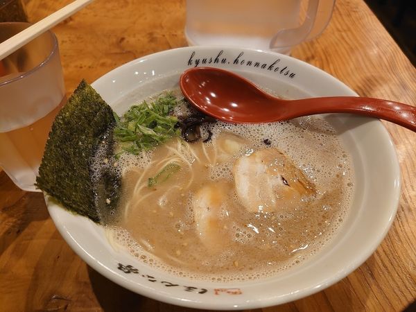 「豚骨 白」@ラーメン ほんな骨 静岡店の写真
