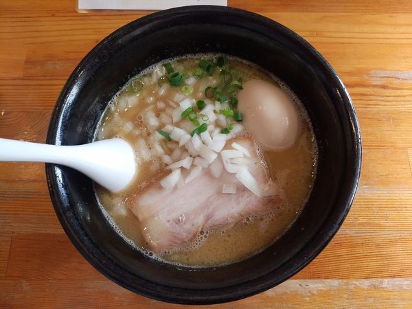 「鶏白湯らーめん 味玉付 ﾒﾝﾏ抜き」@麺堂HOMEの写真