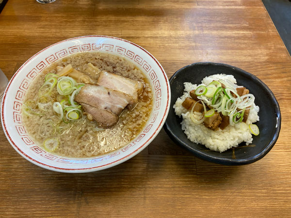 「蔵出し醤油ラーメン　背脂」@喜多方食堂 浅草本店の写真