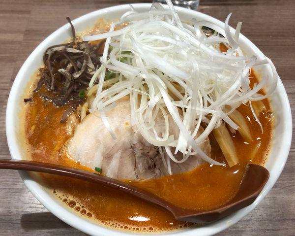 「ジャン辛ラーメン　白髪ネギトッピ」@らーめん初代一国堂 相模原本店の写真