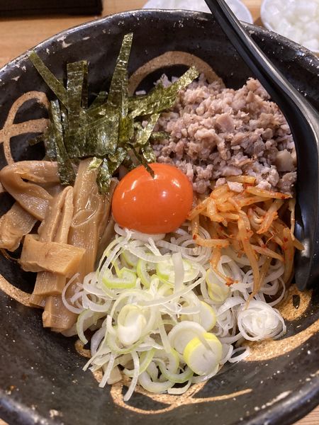 「辛まぜそば¥850」@麺屋 蝉 関大前店の写真