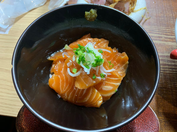 「サーモンの漬け丼」@芛堂寺の写真