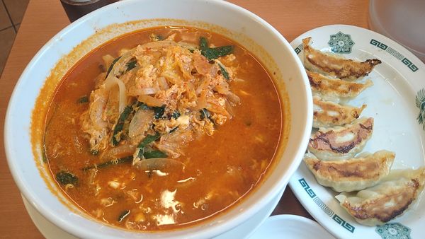 「チゲ味噌ラーメン¥640+餃子¥210-」@日高屋 神田西口店の写真