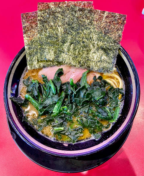「ラーメン + ほうれん草」@家系ラーメン たつ家の写真