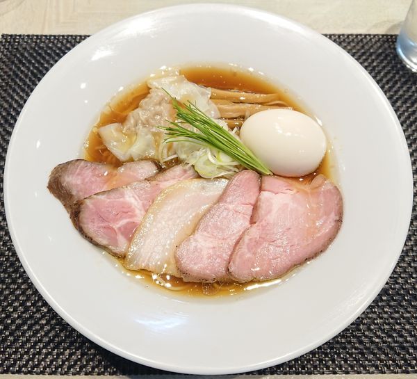 「特製中華蕎麦＜醤油＞（細麺）」@宍道湖しじみ中華蕎麦 琥珀 東京本店の写真