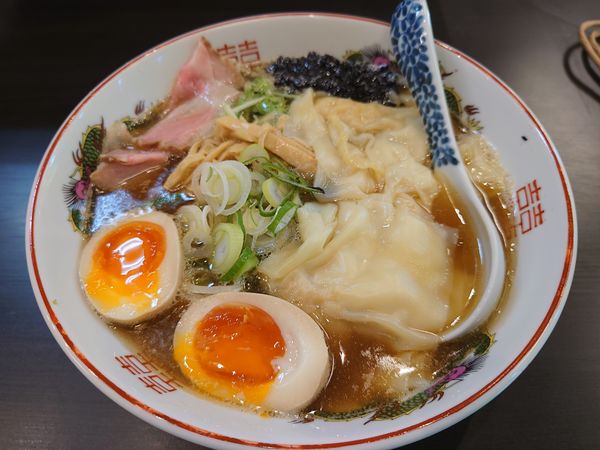 「ワンタン正油980円＋味玉100円 他いろいろ」@メンショップ アキラの写真