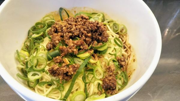 「汁なし担々麺」@すずらん亭の写真